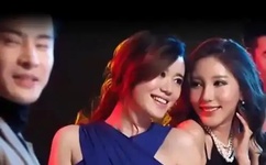 美一小学老师摘口罩朗读传染半个班